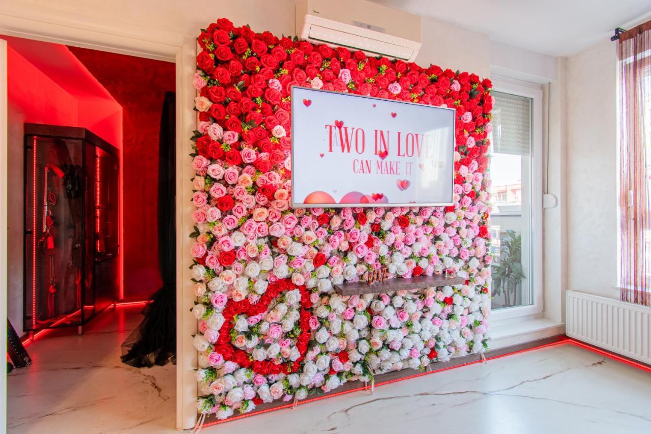 Love Nest: Luxurious Red Room with Jacuzzi & EV Charger Zagreb Exterior photo